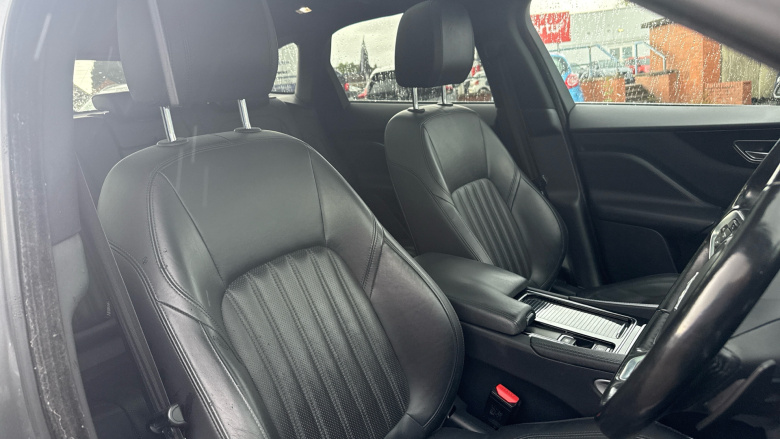 Jaguar F-Pace 2.0d Portfolio 5dr Auto AWD Diesel Estate